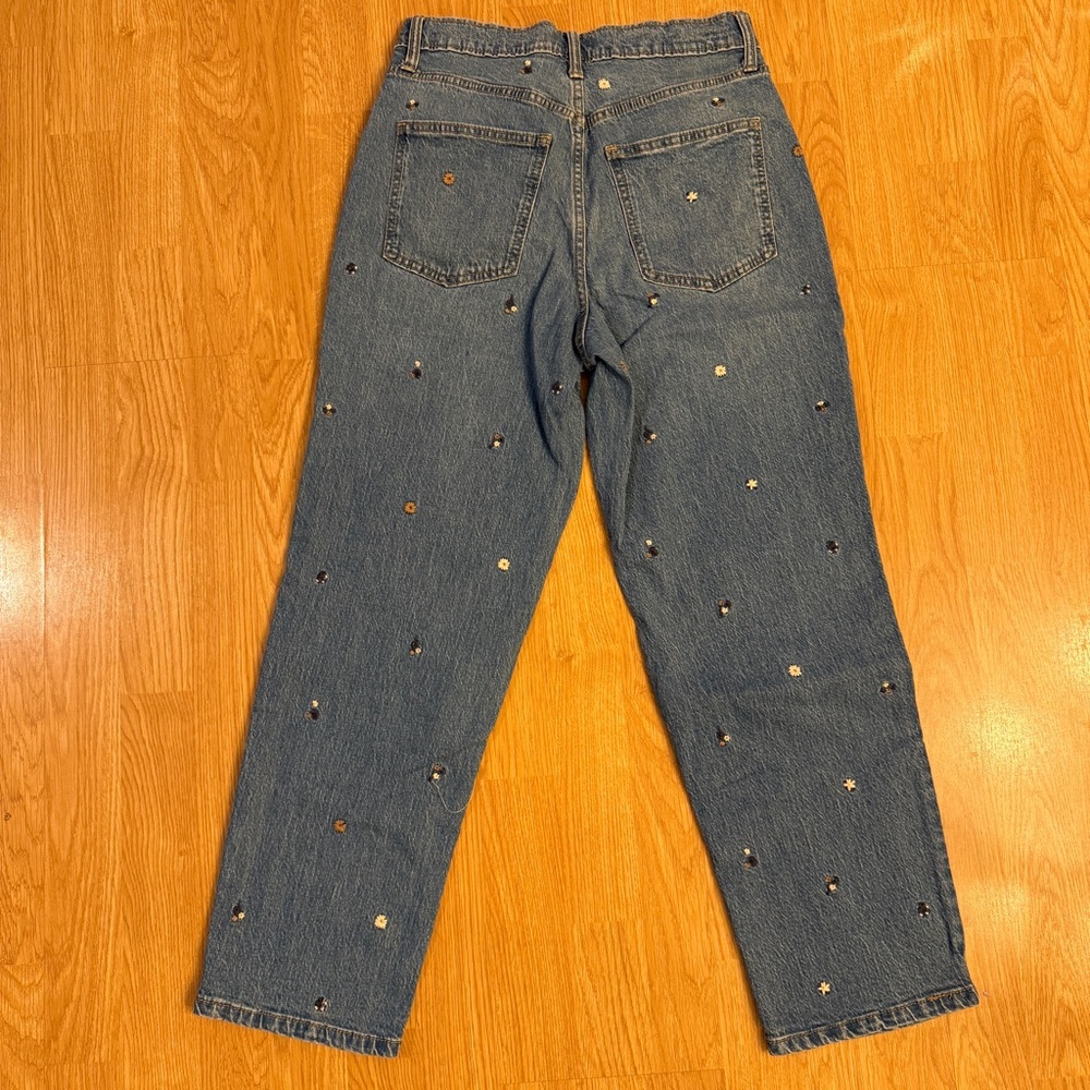 Universal Thread Straight Leg Jeans with Floral Embroidery - Picture 4 of 5